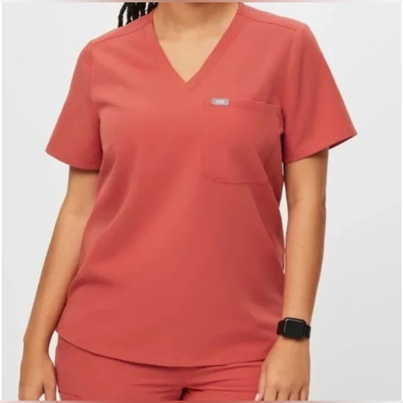 Figs Women's Catarina One-Pocket Scrub Top in Clay - Small - Picture 1 of 5